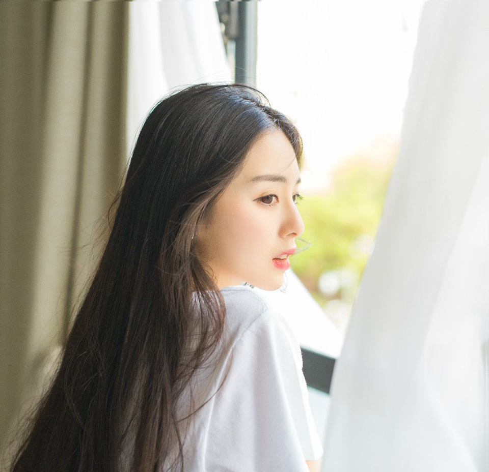 “不会。”小乔摇了摇头，眼中的茫然之色更浓：“妾身也不知道。”